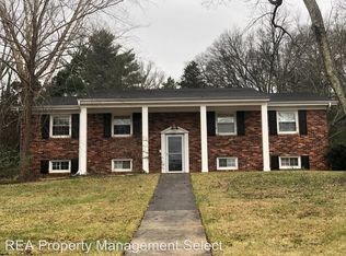 10404 Grovedale Dr, Knoxville, TN 37922