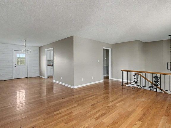 5th image of 150 Golf Dr SE