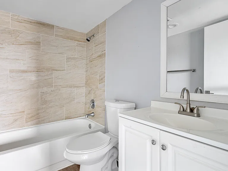 Lush Apartments — Photo 14