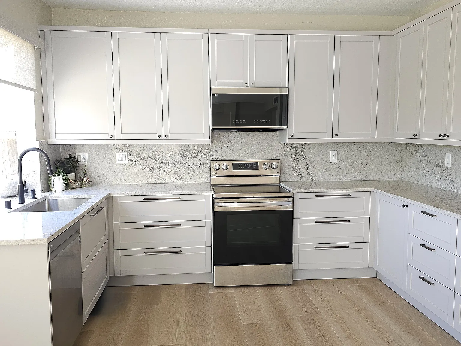 3 bed, 2.5 bath, 1996 sqft, $4,850 — Photo 2