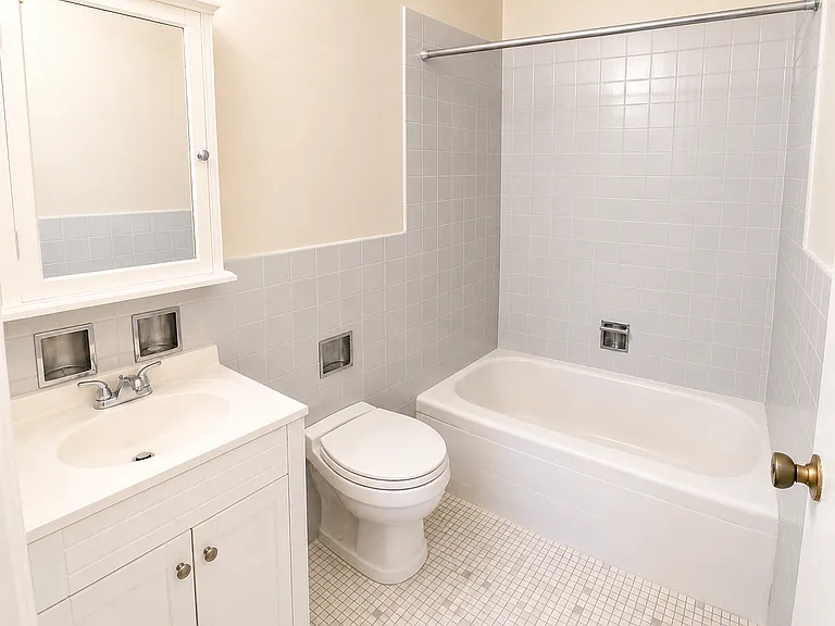 3550 N Lakeshore Dr #628 — Photo 8
