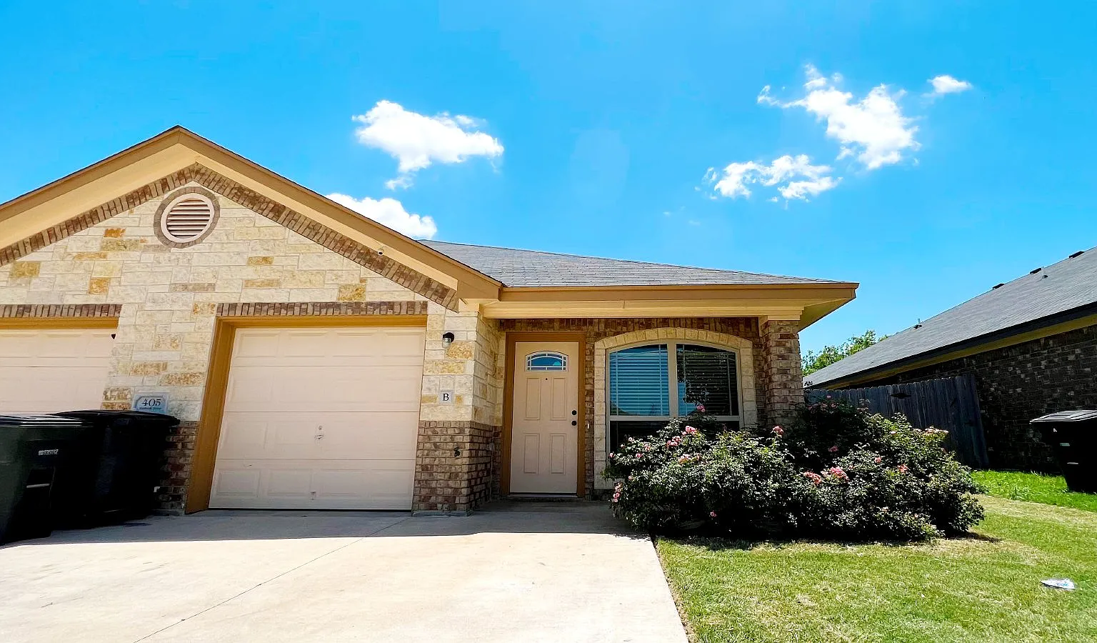 3 bed, 2.0 bath, 1296 sqft, $1,250 — Photo 2