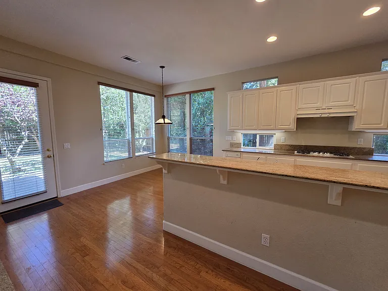 1406 Yukon St — Photo 14