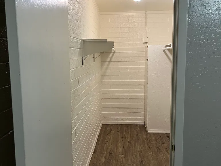 6235 N 60th Ave #2 — Photo 6