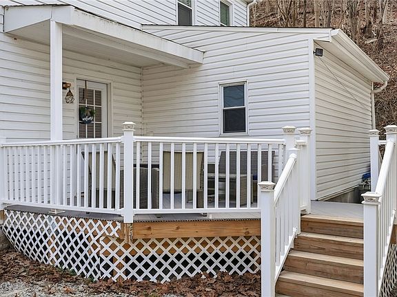 2nd image of 1629 Streets Run Rd
