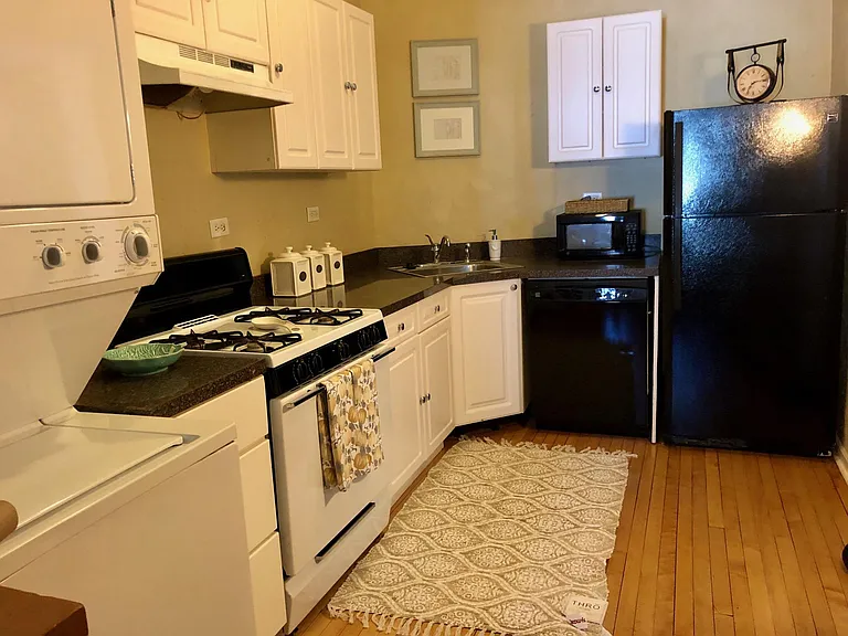 2651 N Wilton Ave #2F — Photo 9