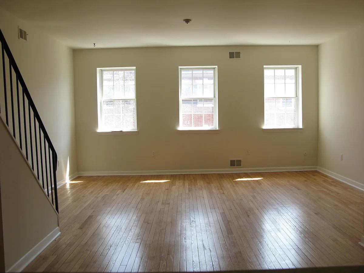 Building Photo - 266 S 4th St #E