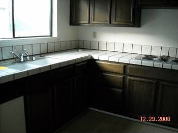 4th image of 674 Morse Ave APT E