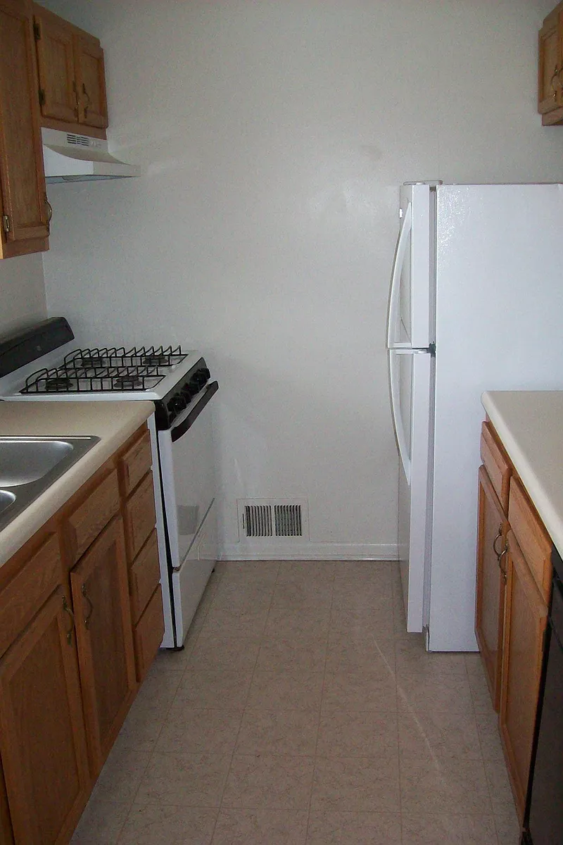 Building Photo - Townhouse East
