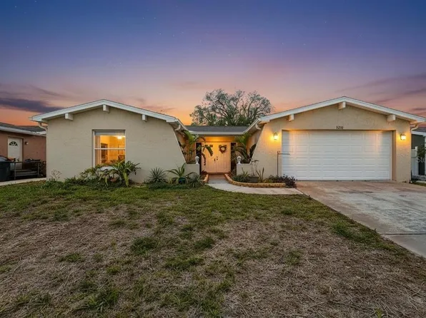 8206 Dedham Dr, Port Richey, FL 34668