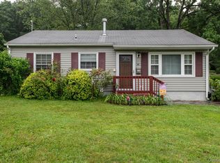 46 Van Wyck Dr, Poughkeepsie, NY 12601