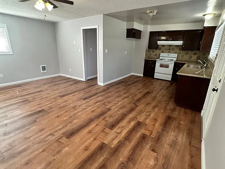 Vermonter Apartments — Photo 1