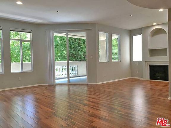 2nd image of 12712 Moorpark St APT 105