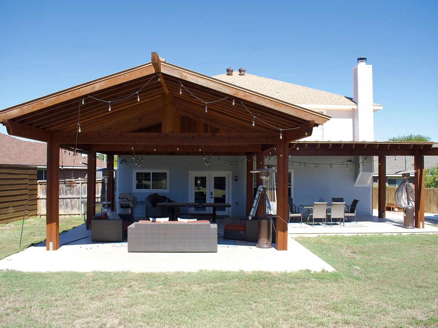 5 bed, 2.5 bath, 3011 sqft, $3,500 — Photo 1
