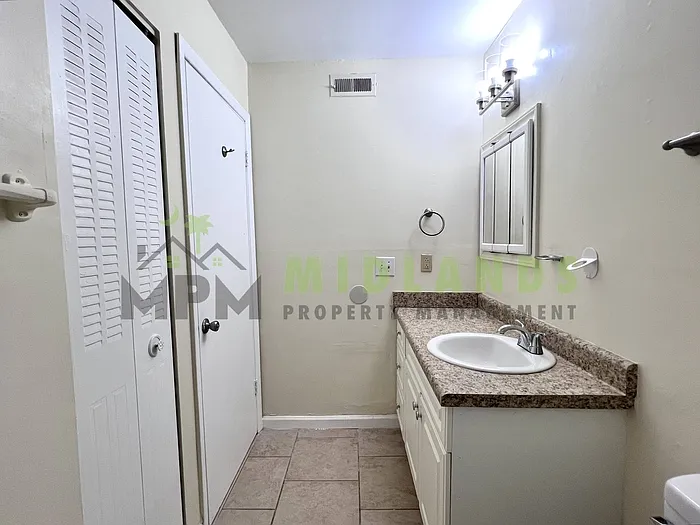 1208 Bush River Rd #F5 — Photo 31