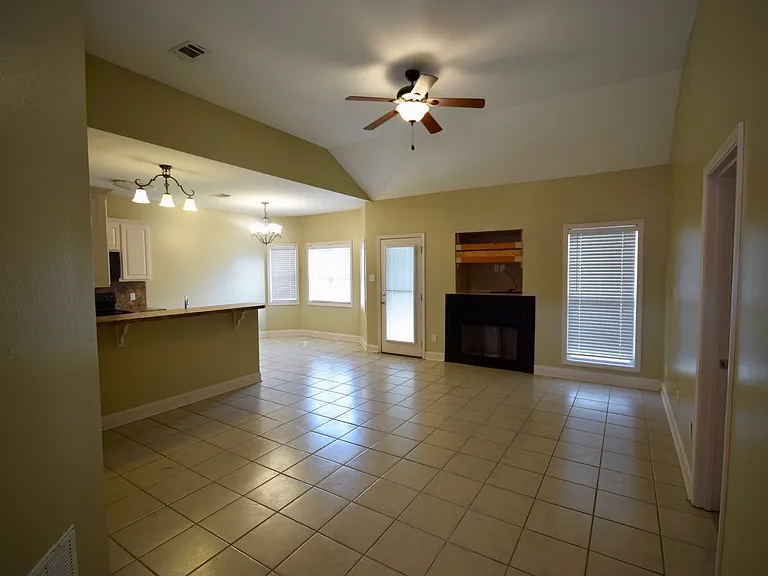 2306 Desiree St — Photo 2