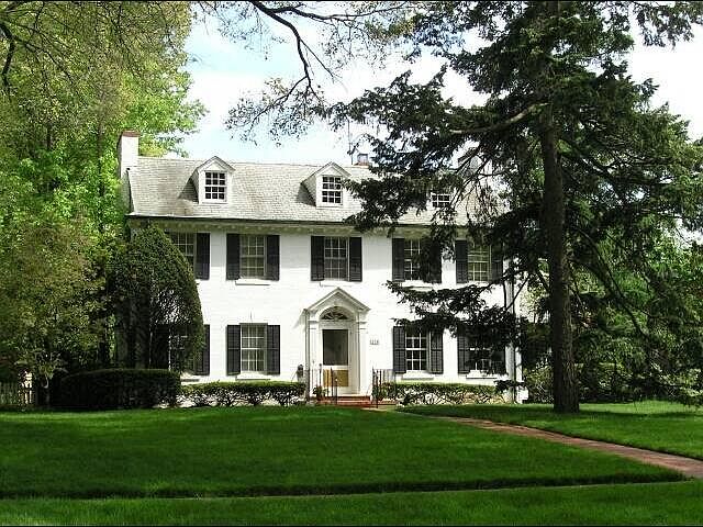 1st image of 276 La Salle Pl