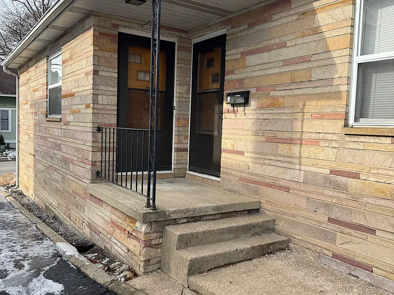 573 N Walnut St #W — Photo 2