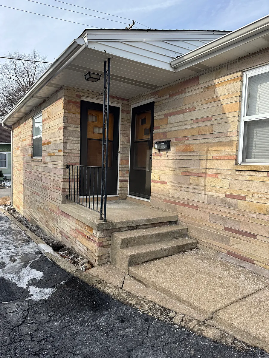 Building Photo - 573 N Walnut St #W