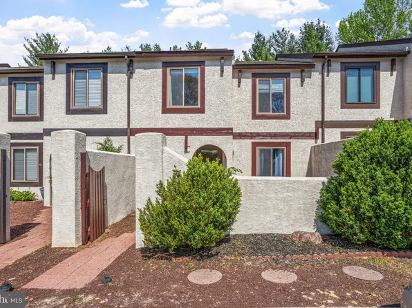 18 Five Crown Royal, Marlton, NJ 08053