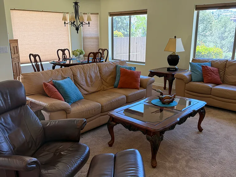 665 N Creekside Dr — Photo 1