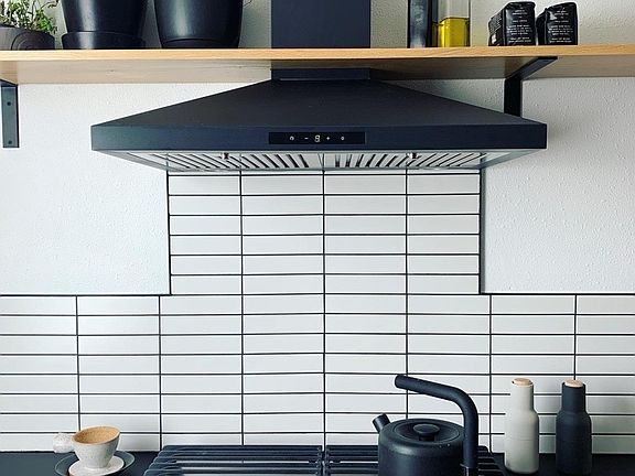 Kitchen Vignette : Gas Cooktop with overhead vent