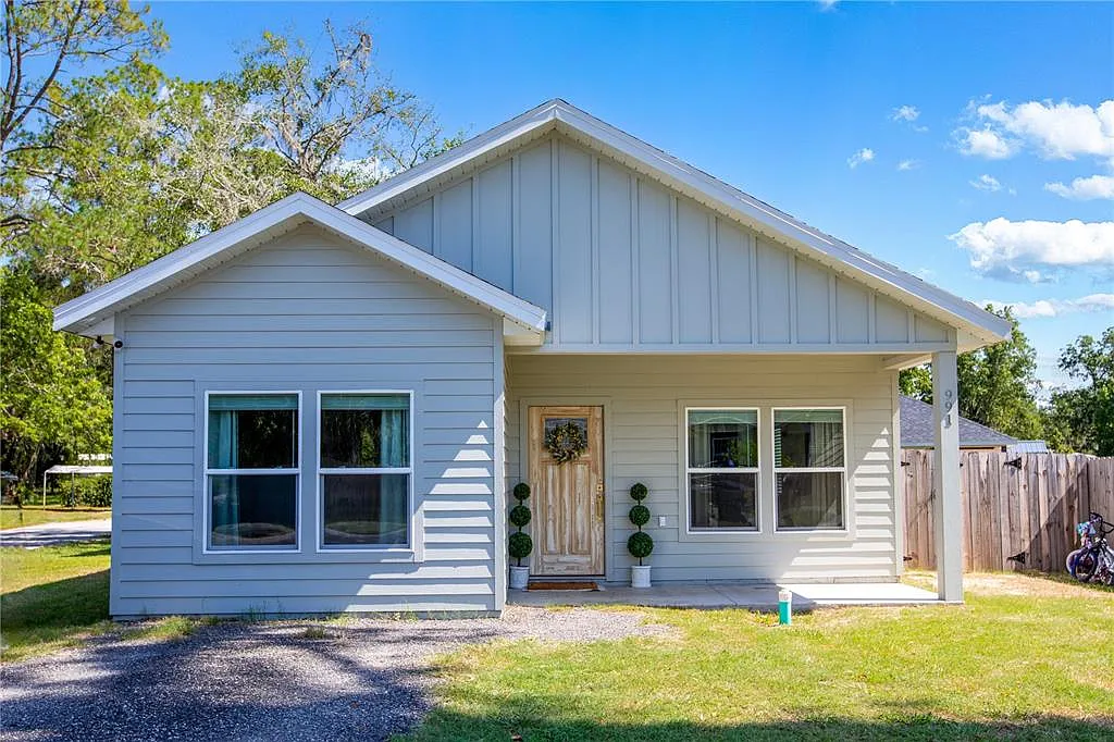 3 bed, 2.0 bath, 1290 sqft, $2,000 — Photo 1