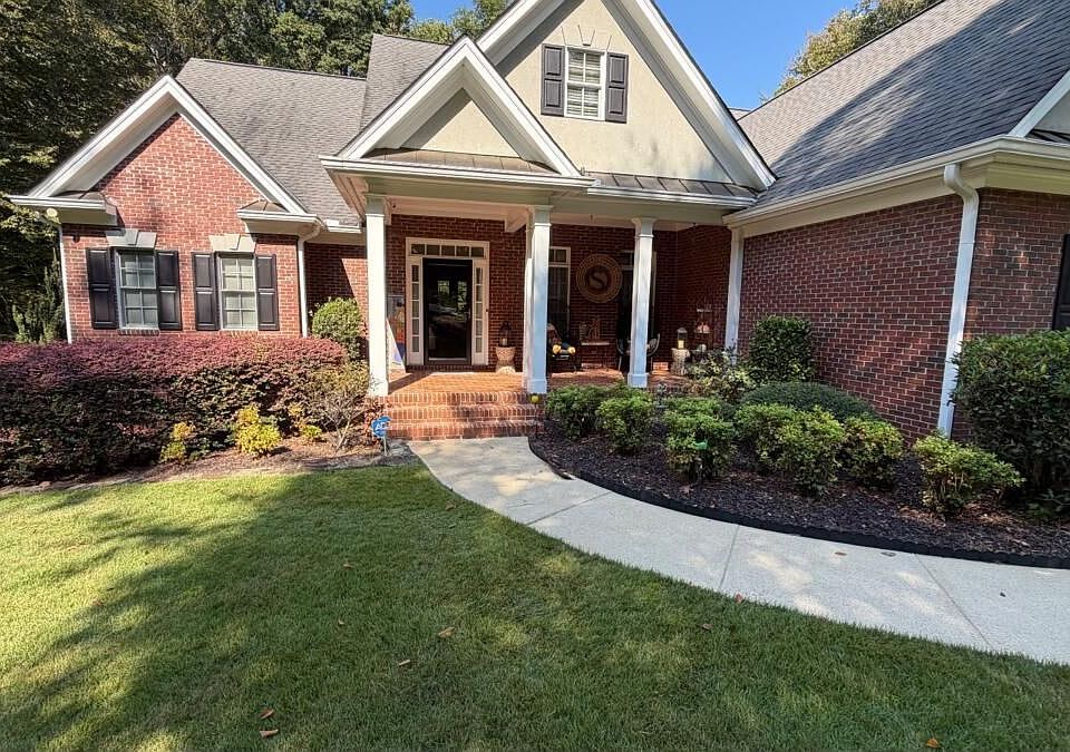 1st image of 205 River Oaks Dr