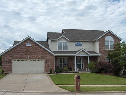 Wonderful 1.5 story...4 bdrms,2.5 baths.