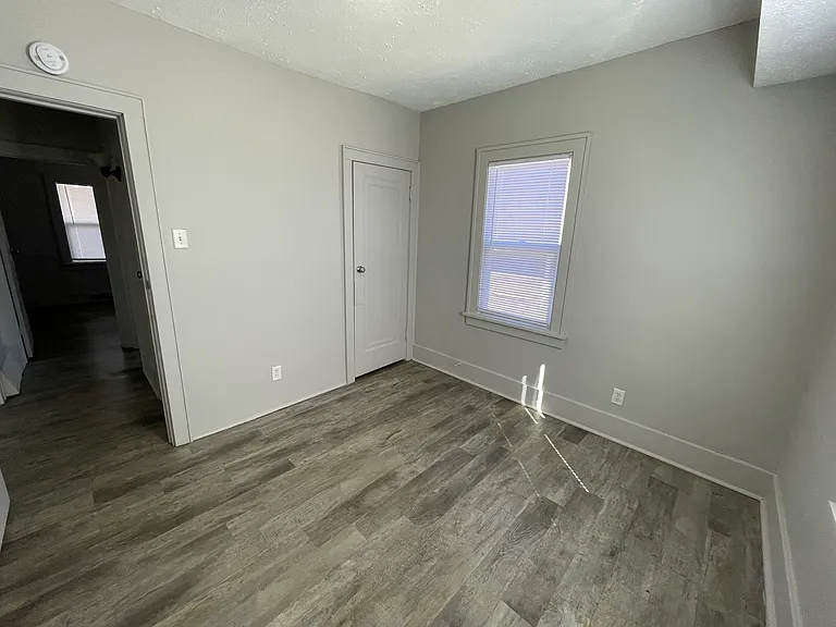 3535 N 45th Ave — Photo 10