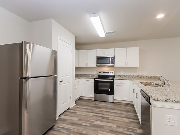 4th image of 15606 Briar Forest Dr