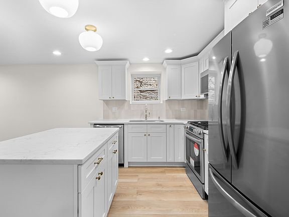 4th image of 2151 W Potomac Ave #G