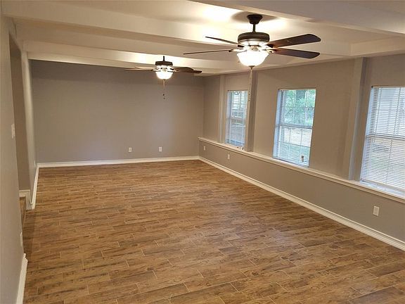 5th image of 2706 Oak Dr