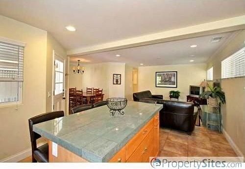 5th image of 713 Dover Ct