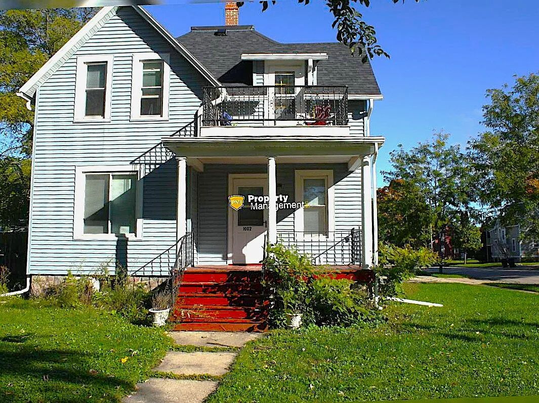 2 bed, 1.0 bath, $1,049 — Photo 1
