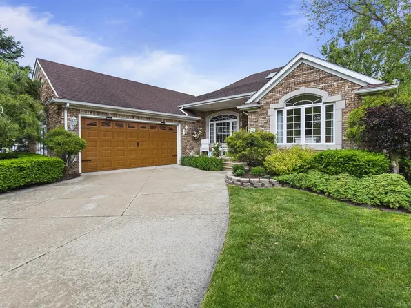 35883 Saint Clair Dr, New Baltimore, MI 48047