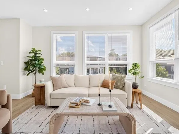 1246 Broadway #3, Somerville, MA 02144