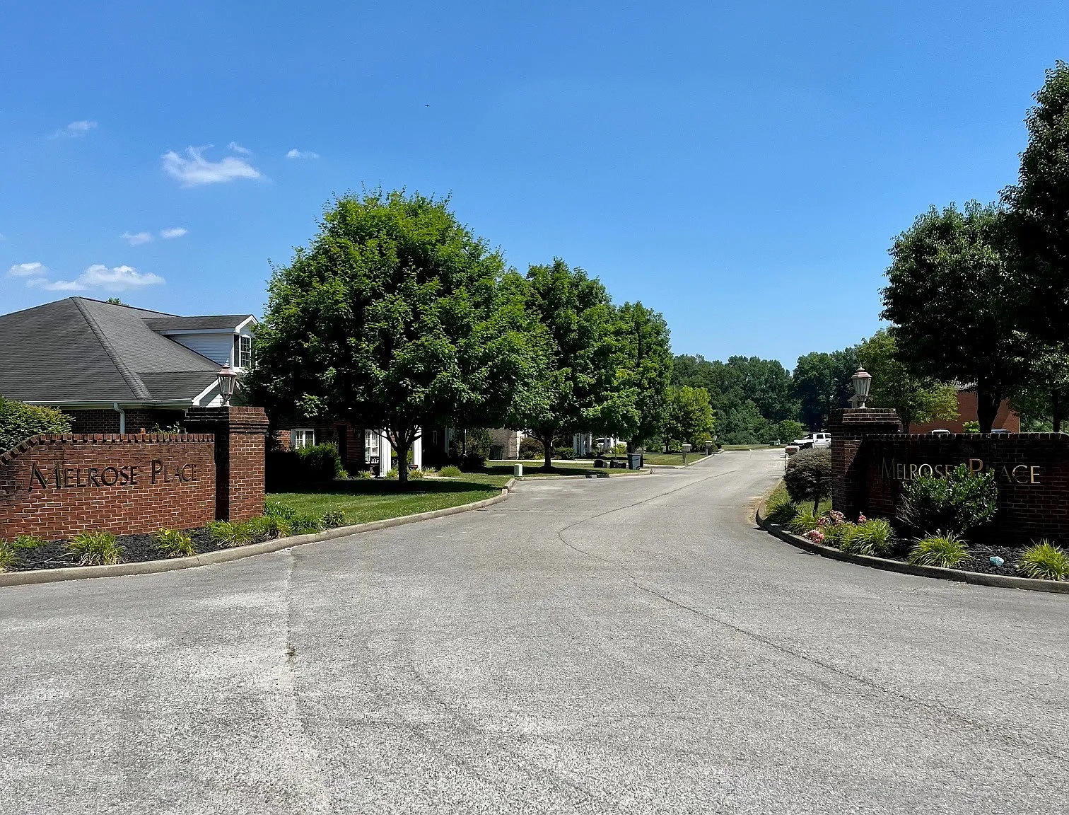 15 Melrose Dr — Photo 1