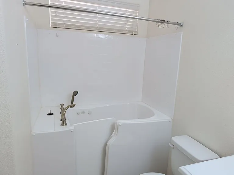 1546 Morane Manor Dr — Photo 9