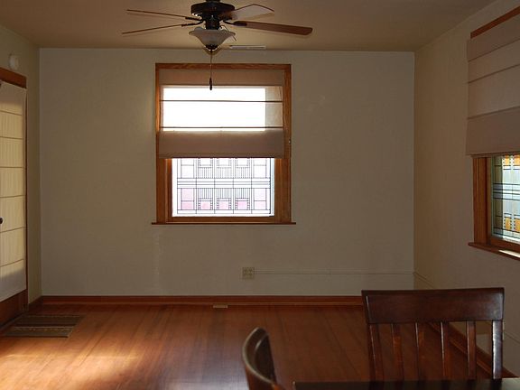 Living area, has a fan for extra cooling and transfer of heat in the winter.