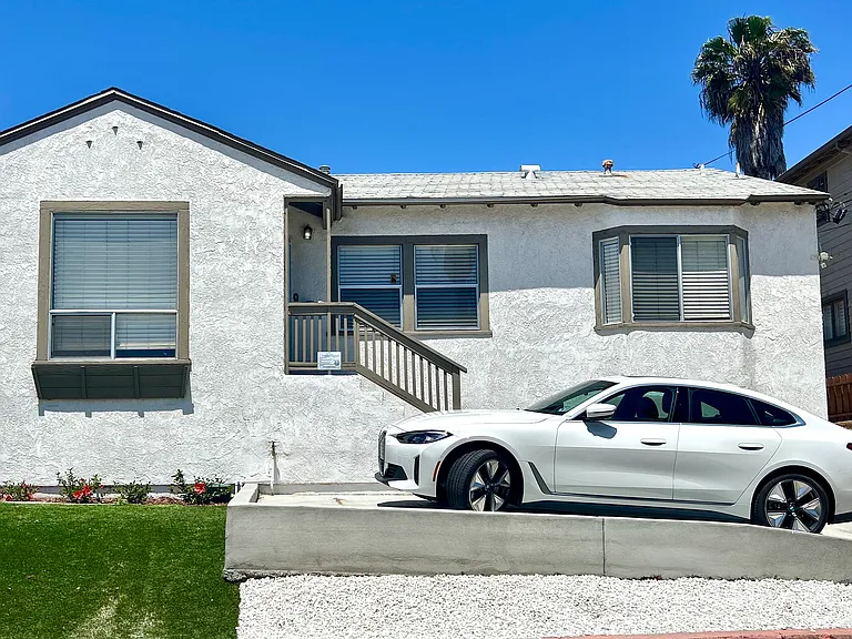 3723 Columbia St — Photo 1