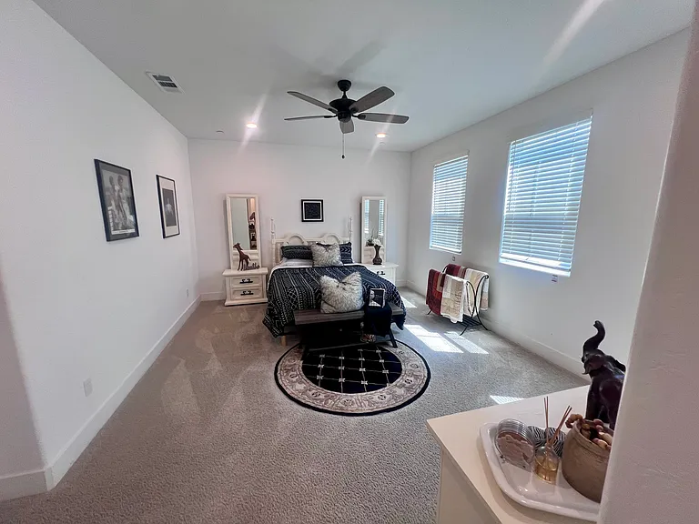 2712 E Tamarind Dr — Photo 17