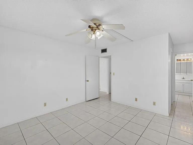 660 Tennis Club Dr #303 — Photo 9