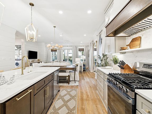 5th image of 120 Magnolia St