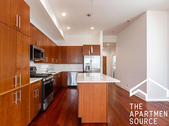 5th image of 1354 W Augusta Blvd #303