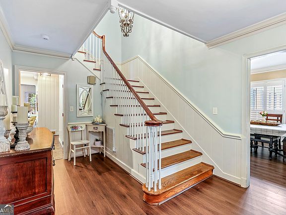 3rd image of 420 Ridgecrest Rd