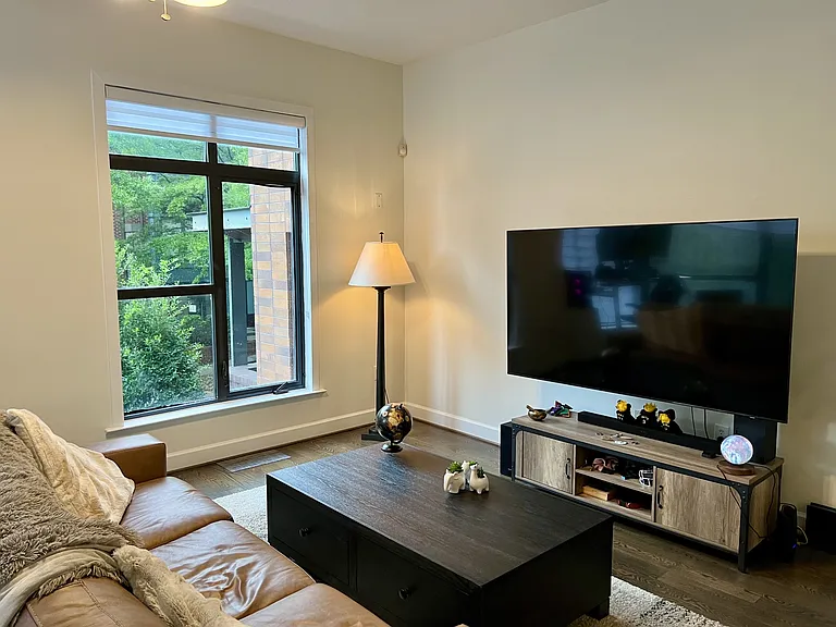 663 E 10th St #1 — Photo 9