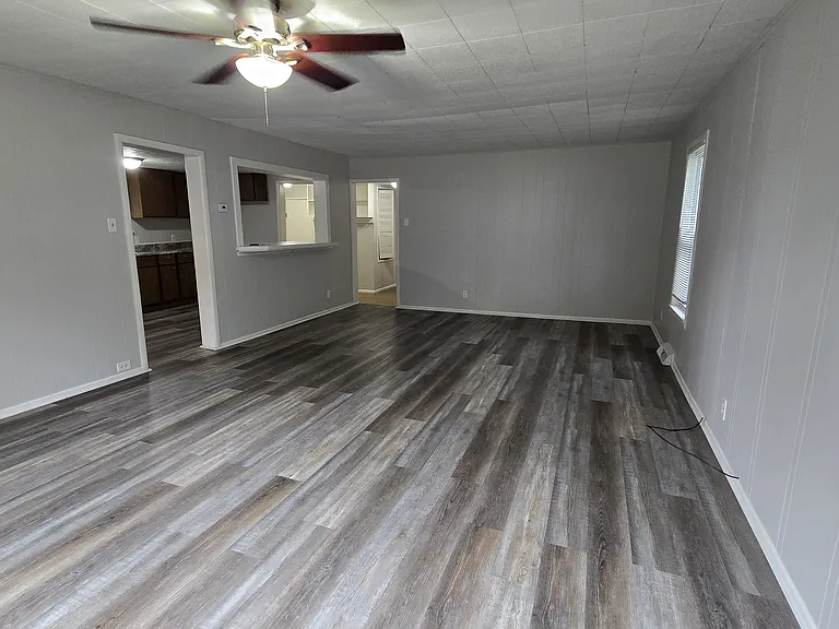 517 Bond St — Photo 2