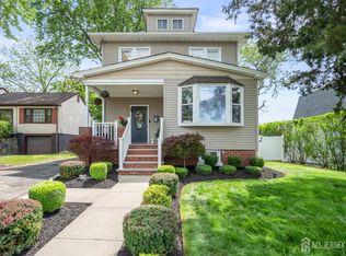 24 Dartmouth St, Edison, NJ 08837