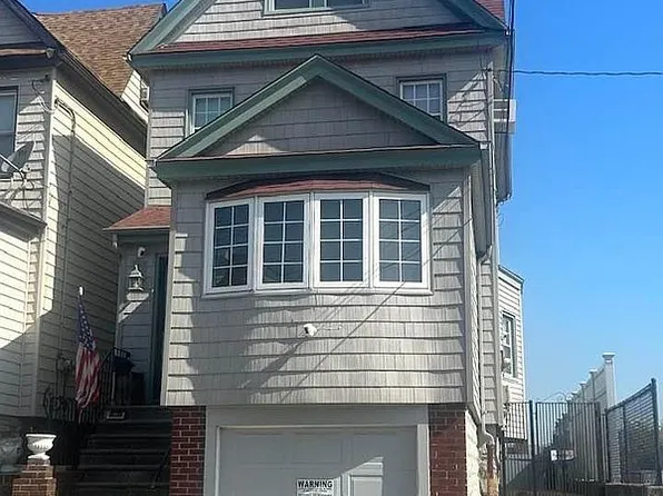 67-35 52nd Rd, Maspeth, NY 11378